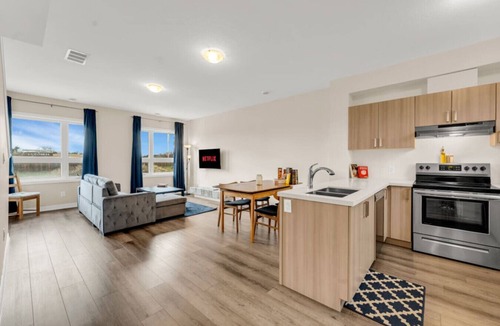 Niagara Falls Villa | Stylish Niagara Falls Getaway with Rooftop City Views