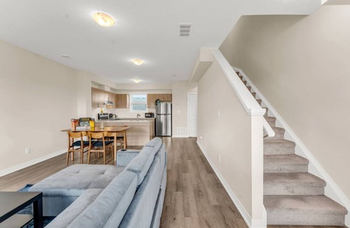 Niagara Falls Villa | Stylish Niagara Falls Getaway with Rooftop City Views