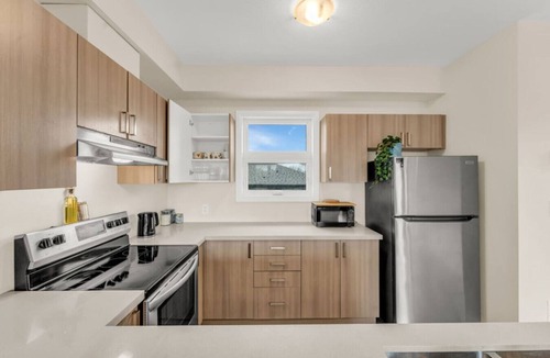 Niagara Falls Villa | Stylish Niagara Falls Getaway with Rooftop City Views