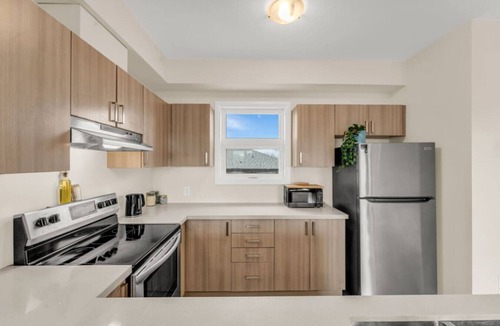 Niagara Falls Villa | Stylish Niagara Falls Getaway with Rooftop City Views