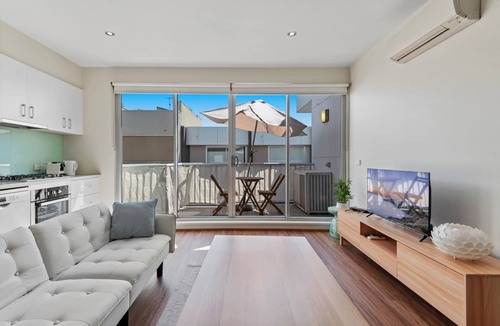 North Melbourne Apartment | Stylish North Melbourne Stay