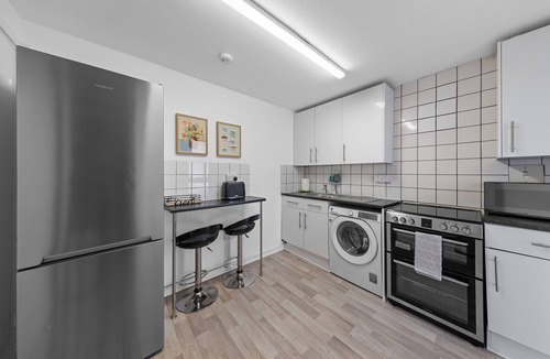 Telegraph Hill House | Stylish Nunhead Flat with Private Balcony