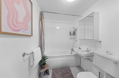 Telegraph Hill House | Stylish Nunhead Flat with Private Balcony