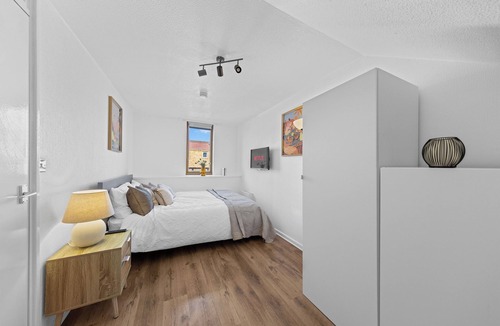 Telegraph Hill House | Stylish Nunhead Flat with Private Balcony