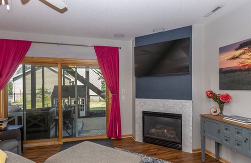 Waukee House | Stylish Oasis for Unforgettable Getaways