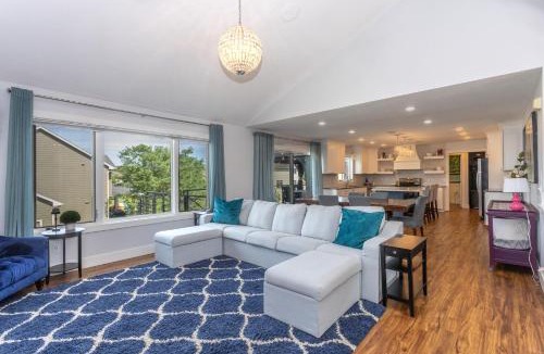 Waukee House | Stylish Oasis for Unforgettable Getaways home