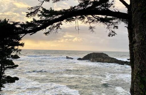 Depoe Bay House | Stylish Oceanfront Cottage Overlooking Pirate Cove