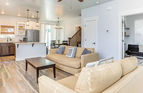 Central Oklahoma City House | Stylish OKC Farmhouse w/Garden - Close to OU