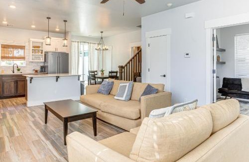 Central Oklahoma City House | Stylish OKC Farmhouse w/Garden - Close to OU