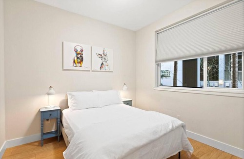 Moss Bay Apartment | Stylish one bedroom and parking! - 80 WalkScore