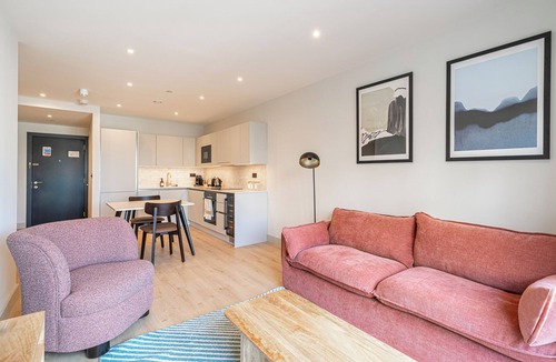 Whittington Apartment | Stylish One-Bedroom Haven