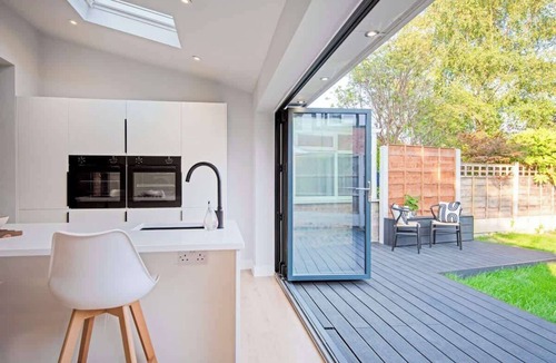 Clayton House | Stylish Open-Plan home in Manchester - Free Parking