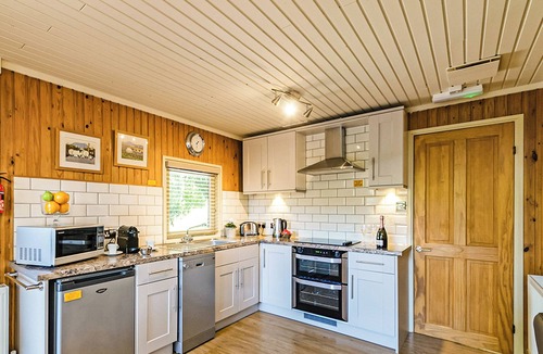 Summerbridge Ski Chalet | Stylish open plan lodge with king-size four poster bed.