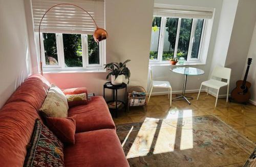 Oakleigh Apartment | Stylish, Peaceful 2-Bed Flat with Free Parking