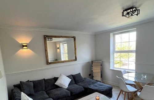 Penarth House | Stylish Penarth Marina Apartment