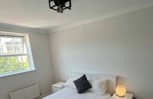 Penarth House | Stylish Penarth Marina Apartment