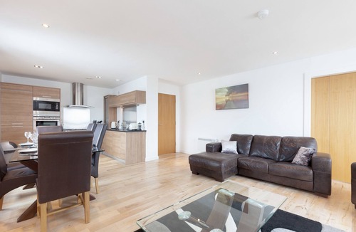 Newhaven Apartment | Stylish Penthouse Suite