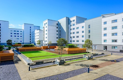 Newhaven Apartment | Stylish Penthouse Suite