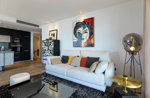 Los Altos Apartment | Stylish penthouse with Jacuzzi - by Welcomely