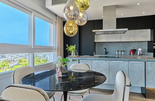 Los Altos Apartment | Stylish penthouse with Jacuzzi - by Welcomely