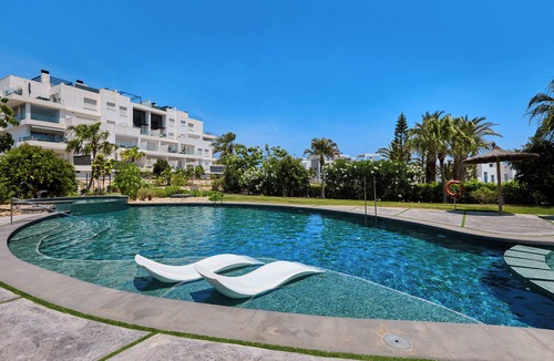 Los Altos Apartment | Stylish penthouse with Jacuzzi - by Welcomely