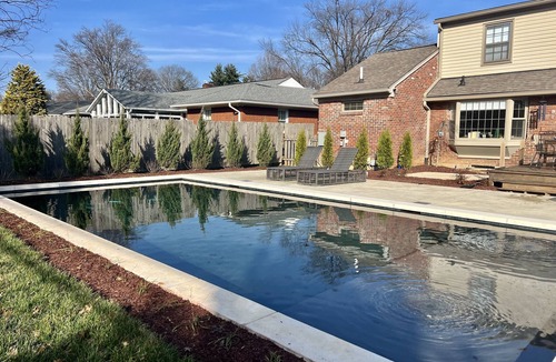 Northfield House | Stylish & Perfect for DERBY close to dining, shopping w/NEW POOL