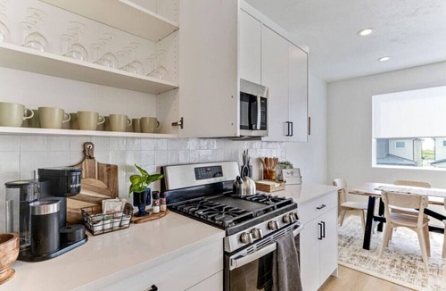 American Fork Condo | Stylish Pet Friendly Home for Work & Relaxation