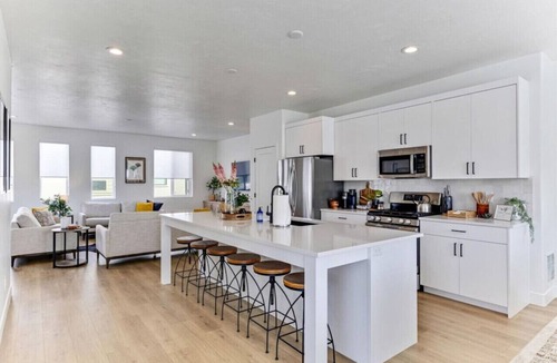 American Fork Condo | Stylish Pet Friendly Home for Work & Relaxation