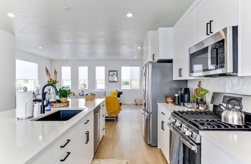 American Fork Condo | Stylish Pet Friendly Home for Work & Relaxation