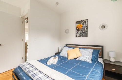 Riverdale Hotel | Stylish & Pet-Friendly 2BR Suite in Trendy Leslieville with Portable AC Nearest Intersection Eastern Ave