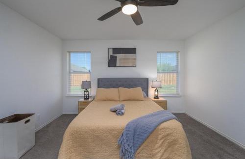 Killeen House | Stylish Pet Friendly Killeen 3BR with Fenced Backyard