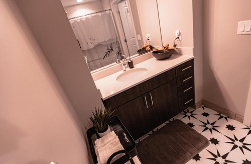 Jefferson Manor Apartment | Stylish Pet Friendly Space w Balcony, Gym, Pool