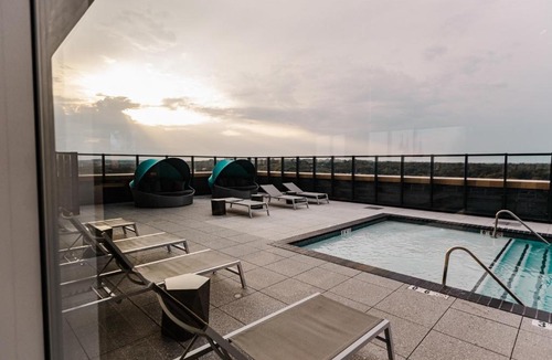 Jefferson Manor Apartment | Stylish Pet Friendly Space w Balcony, Gym, Pool