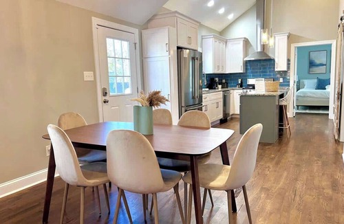 Southwest Raleigh House | Stylish Pet Retreat Near Downtown