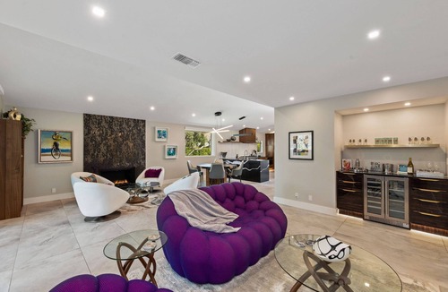 Canyon Corridor Condo | Stylish Poolside Living in Palm Springs with Bold Artful Interiors for Monthly Stays