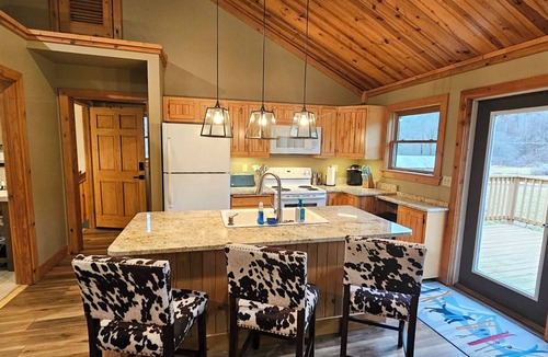 Snowshoe Apartment | Stylish Private Studio Near Snowshoe - Steps to Shuttle at the Inn.