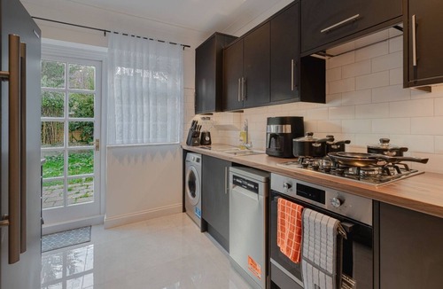 Roehampton House | Stylish Putney Family Home|Close to Central London