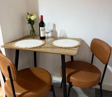 Roehampton Apartment | Stylish Putney village flat