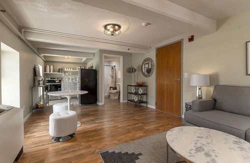 Carbondale Apartment | Stylish Queen Suite Near SIU Carbondale