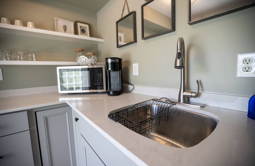 Carbondale Apartment | Stylish Queen Suite Near SIU Carbondale