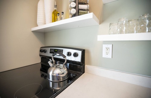Carbondale Apartment | Stylish Queen Suite Near SIU Carbondale