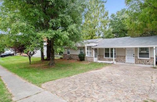 Hanover House | Stylish Rancher, Great Location!