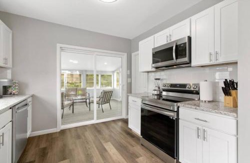 Bristol House | Stylish, Relaxing & Comfy 3 BDR Home