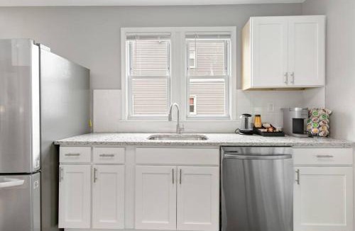 Bristol House | Stylish, Relaxing & Comfy 3 BDR Home