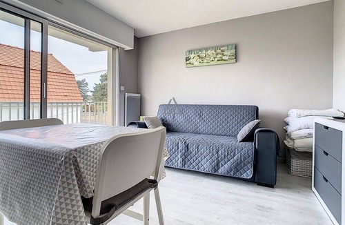Stella-Plage Apartment | Stylish Renovated Studio with Balcony & Parking, Near Center & Beach