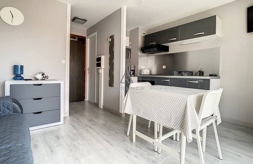 Stella-Plage Apartment | Stylish Renovated Studio with Balcony & Parking, Near Center & Beach