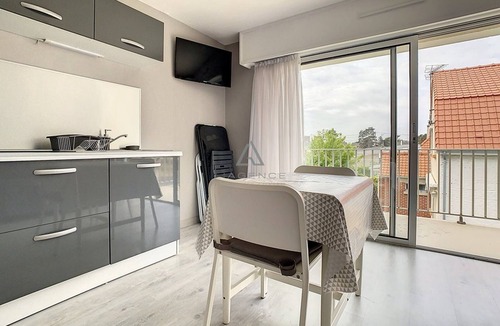 Stella-Plage Apartment | Stylish Renovated Studio with Balcony & Parking, Near Center & Beach