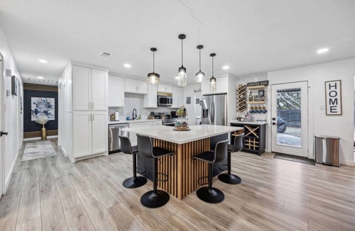 Bedford House | Stylish Renovated 4BD in Bedford + Grill!