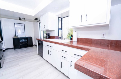 Middletown House | Stylish Residence W/RoofTop Downtown,Ocean Views!