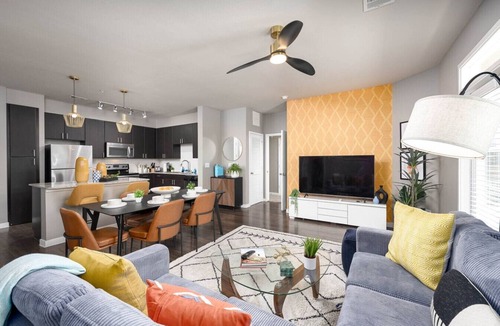 Terrell Heights Apartment | Stylish Resort Oasis: 5* Location, Pool, Gym, Pkg!